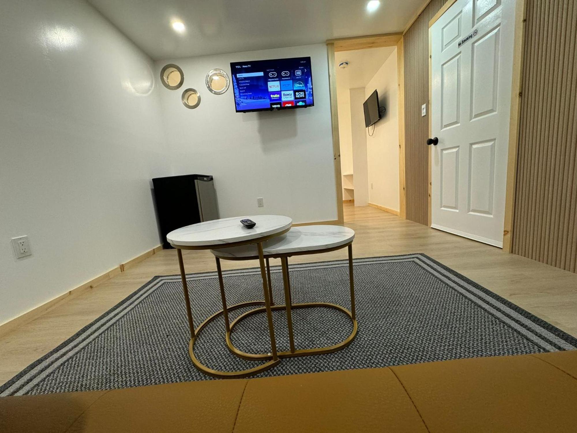 Private Entrance, Private Bathroom, Bedroom And Workspace Ottawa Exterior foto