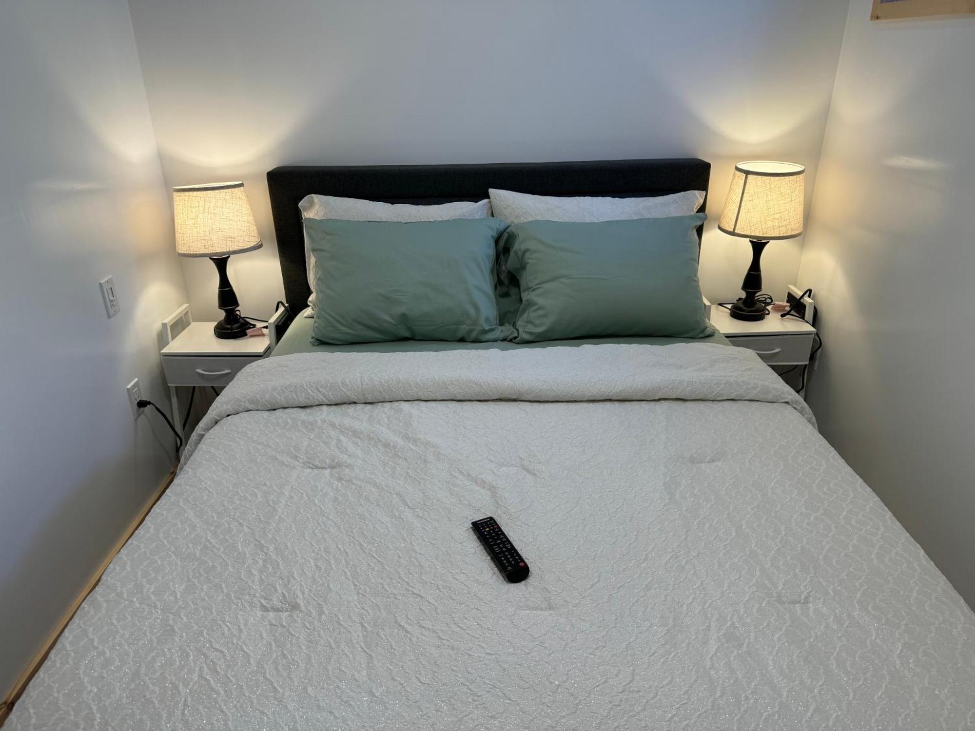 Private Entrance, Private Bathroom, Bedroom And Workspace Ottawa Exterior foto