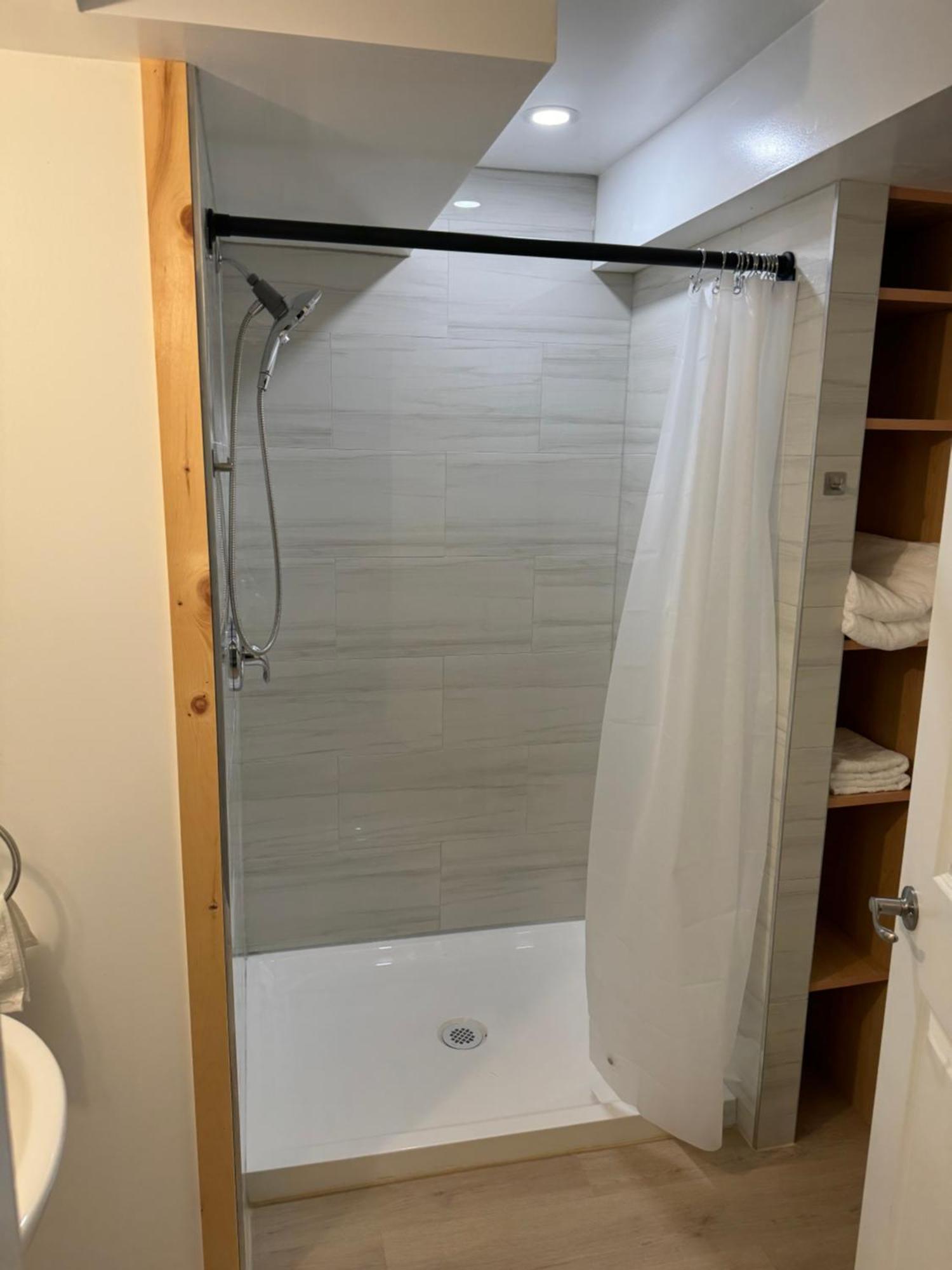 Private Entrance, Private Bathroom, Bedroom And Workspace Ottawa Exterior foto