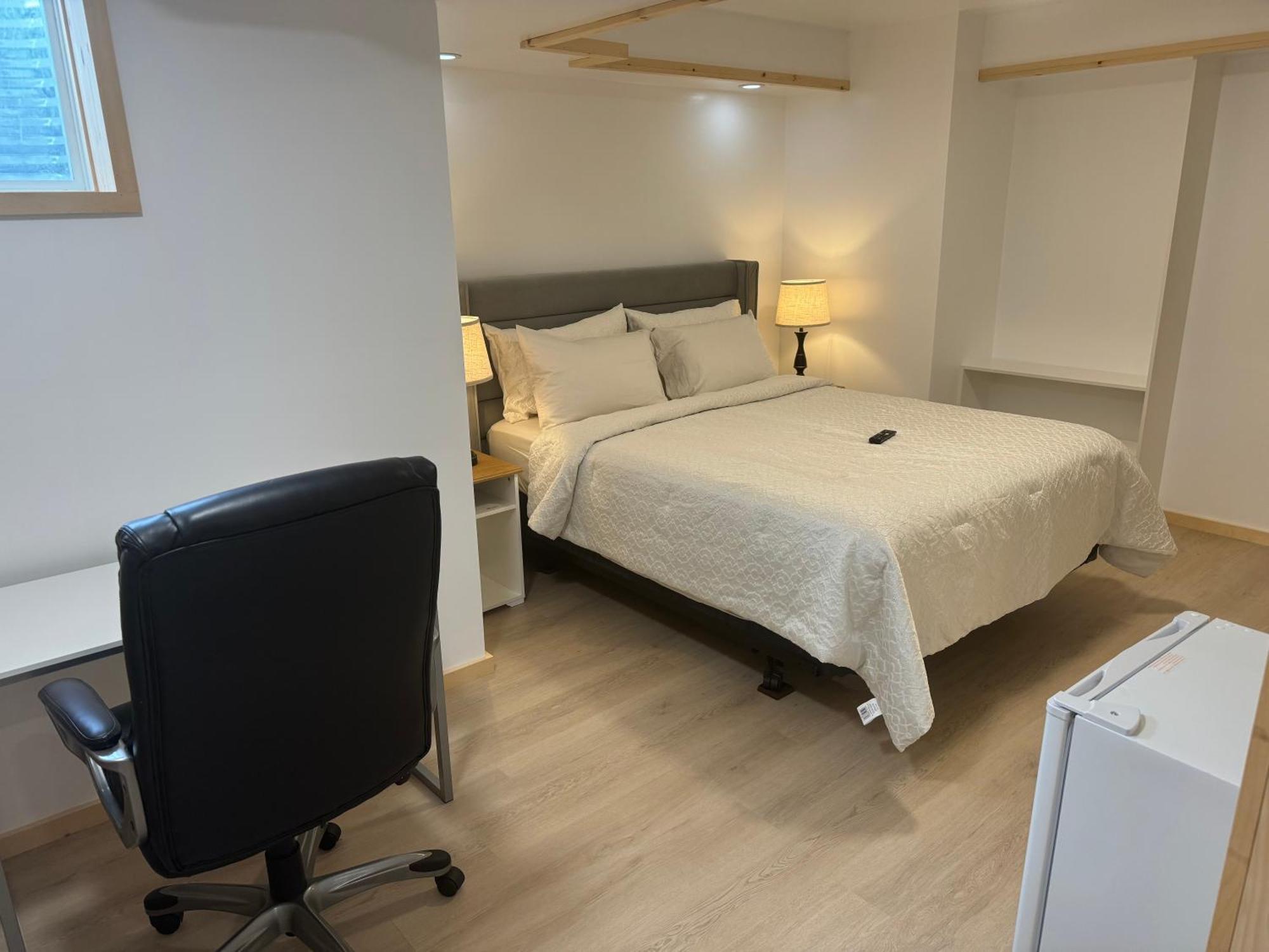 Private Entrance, Private Bathroom, Bedroom And Workspace Ottawa Exterior foto