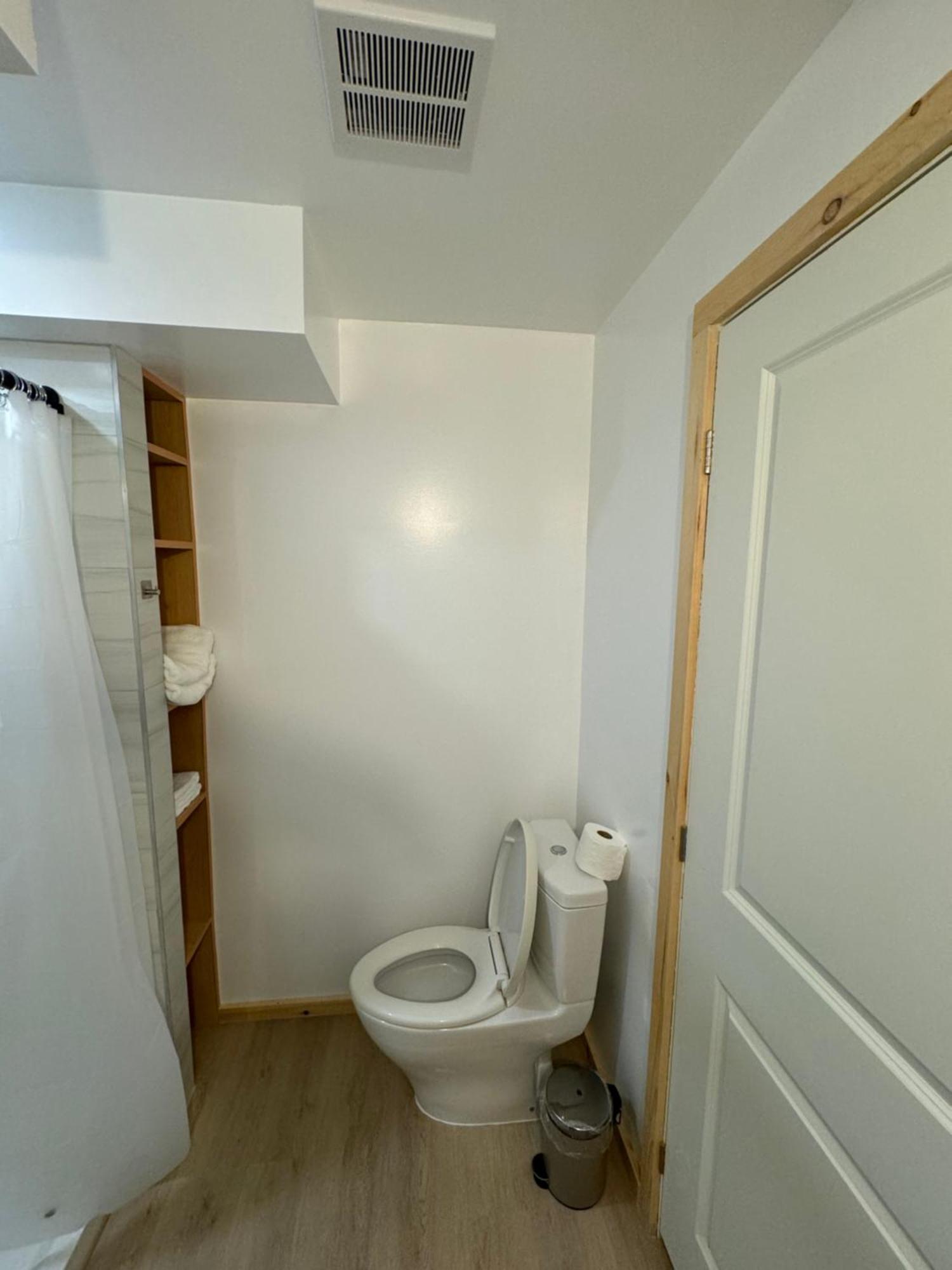 Private Entrance, Private Bathroom, Bedroom And Workspace Ottawa Exterior foto