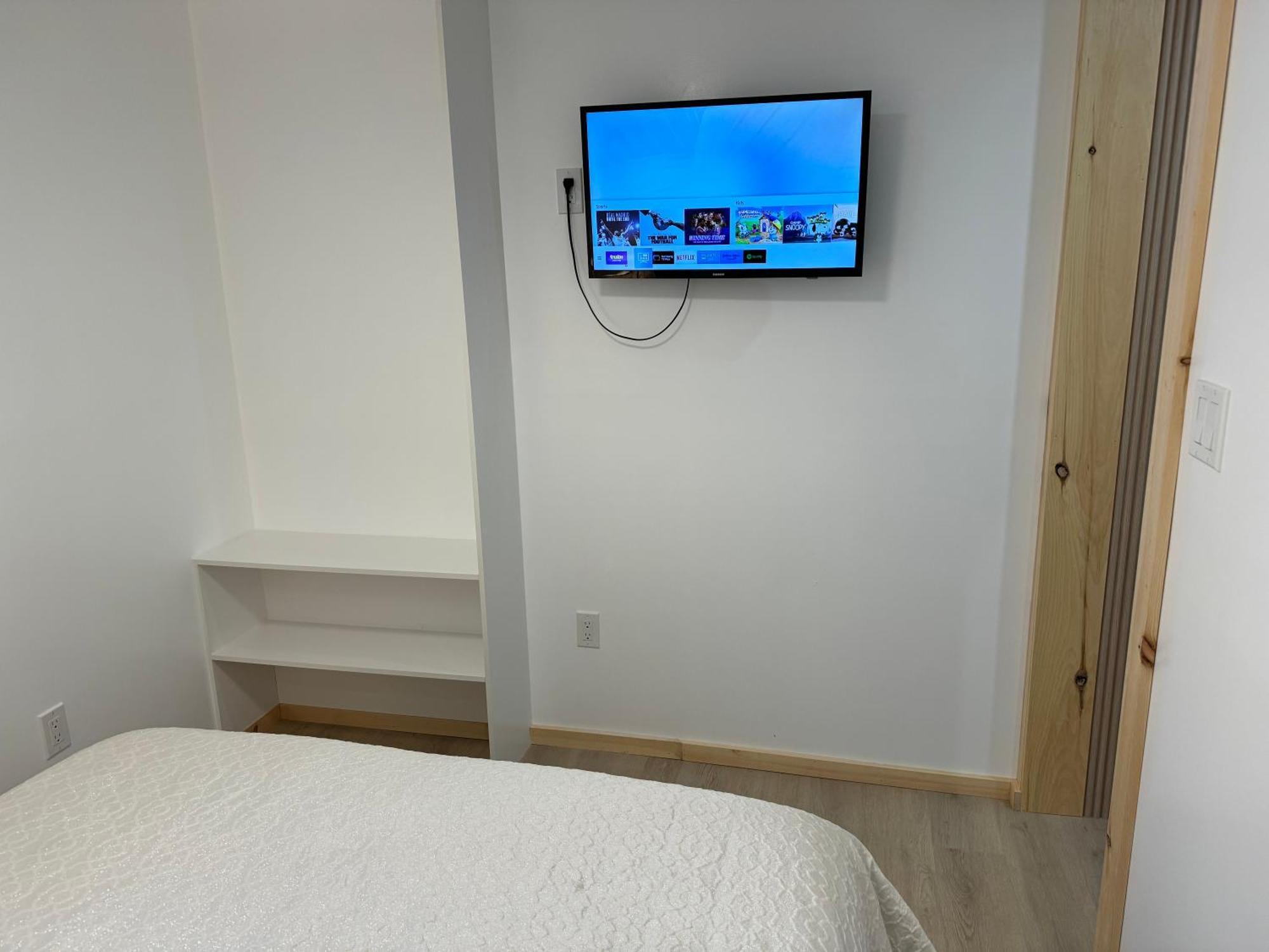 Private Entrance, Private Bathroom, Bedroom And Workspace Ottawa Exterior foto