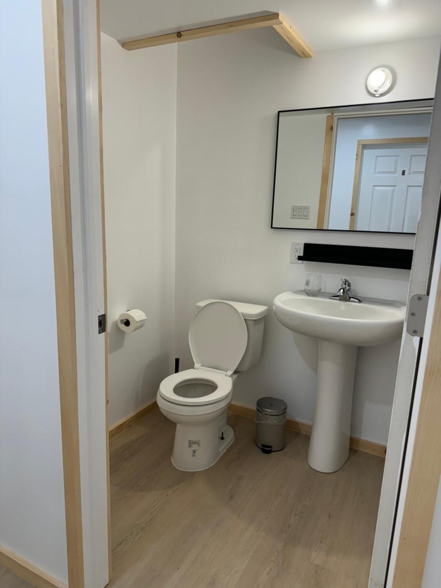 Private Entrance, Private Bathroom, Bedroom And Workspace Ottawa Exterior foto