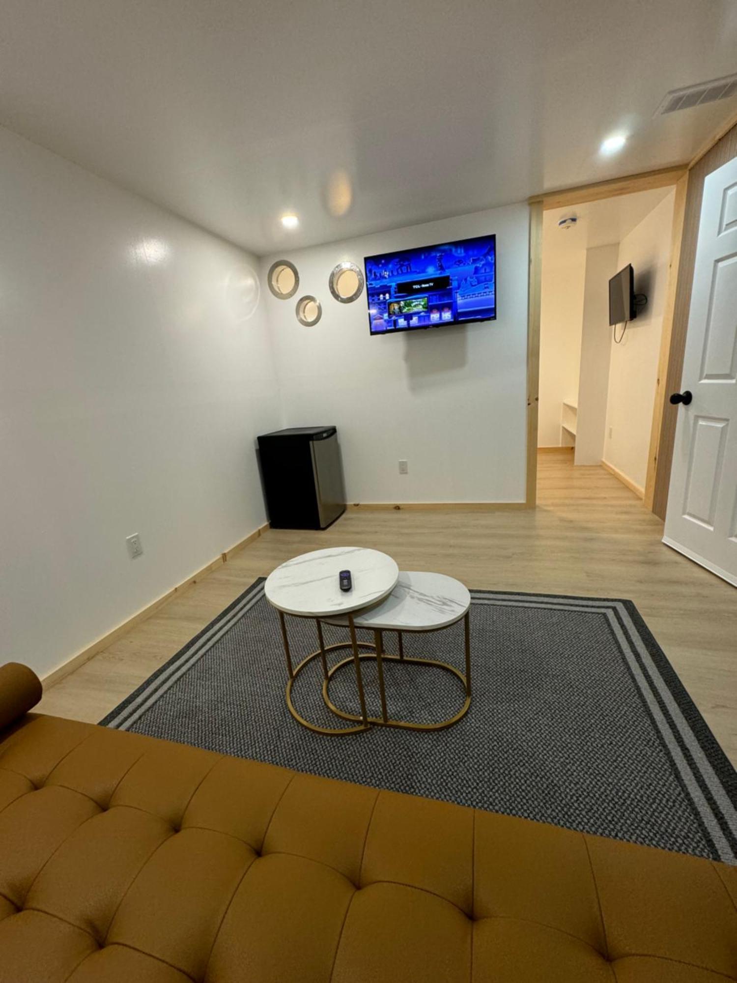 Private Entrance, Private Bathroom, Bedroom And Workspace Ottawa Exterior foto